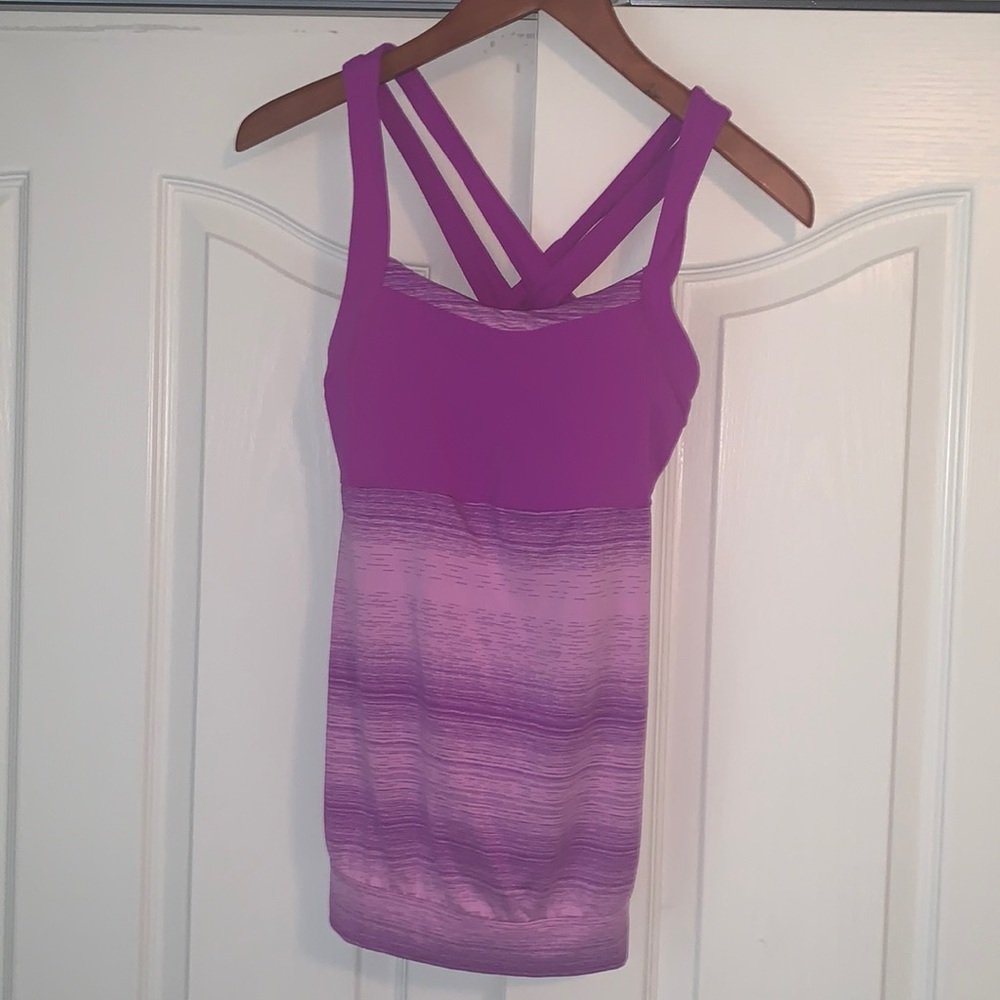 Athleta tank top with built in bra. Size small